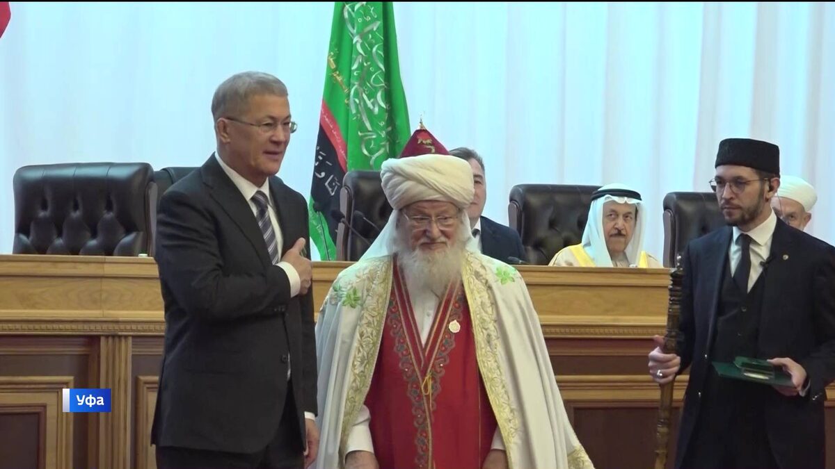    Радий Хабиров принял участие в конференции «Идеалы и ценности Ислама: Одна умма – общая судьба» в Уфе