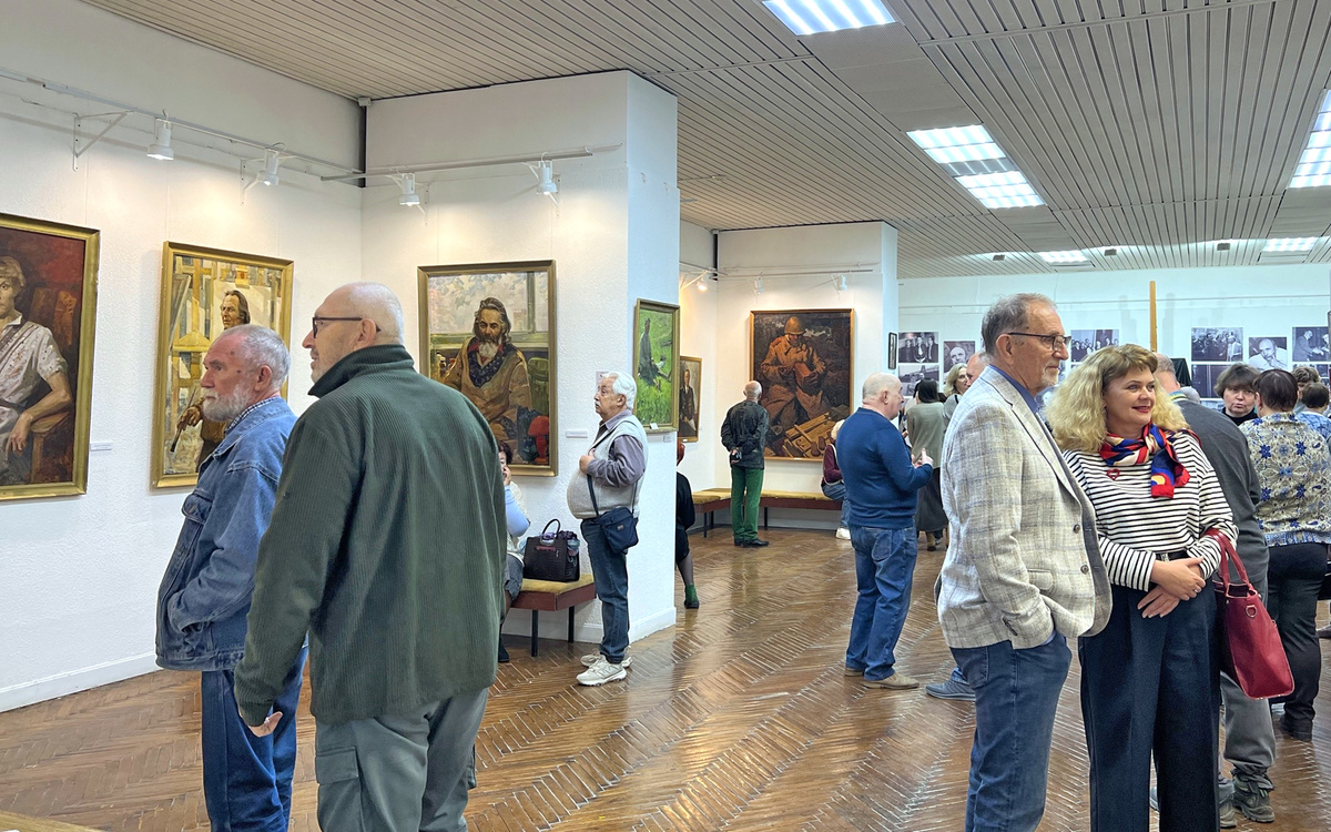 Выставочный зал им. Г.В. Черноскутова, выставка «Портрет на фоне эпохи»., г. Волжский, ноябрь 2025 г. Источник: https://vk.com/vzvlz