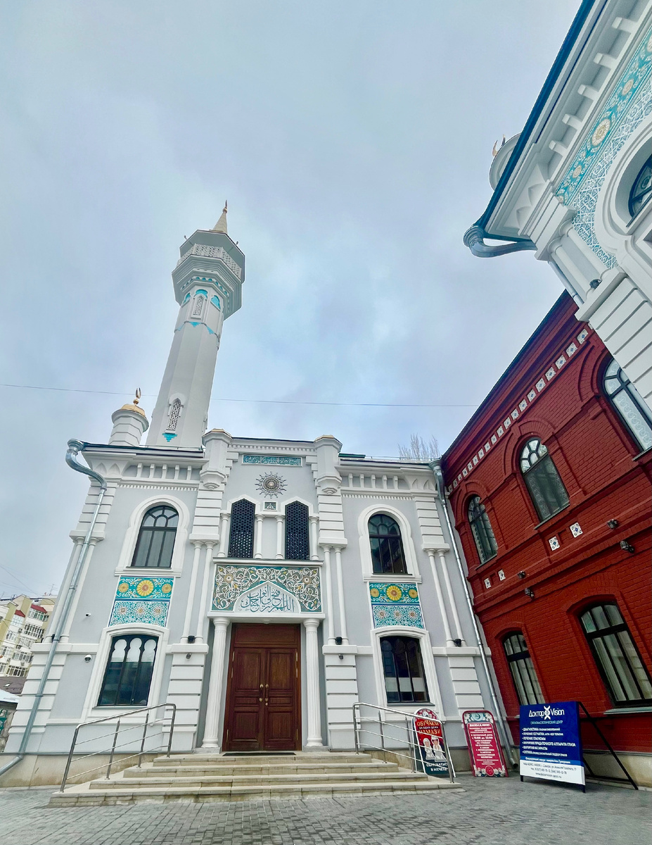 Фото автора канала. Главный вход в мечеть.