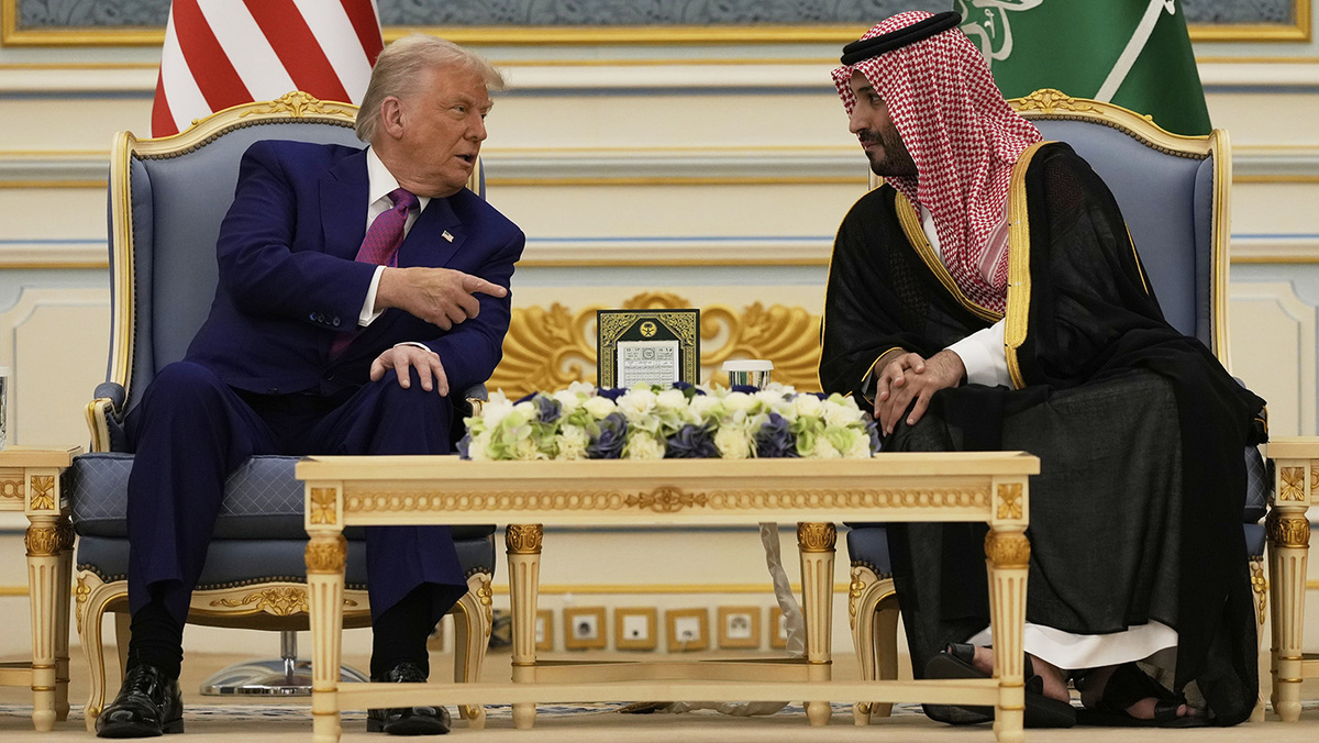   Alex Brandon / AP- Архивное фото. Президент США Дональд Трамп и наследный принц и премьер-министр Саудовской Аравии Мухаммед бен Салман