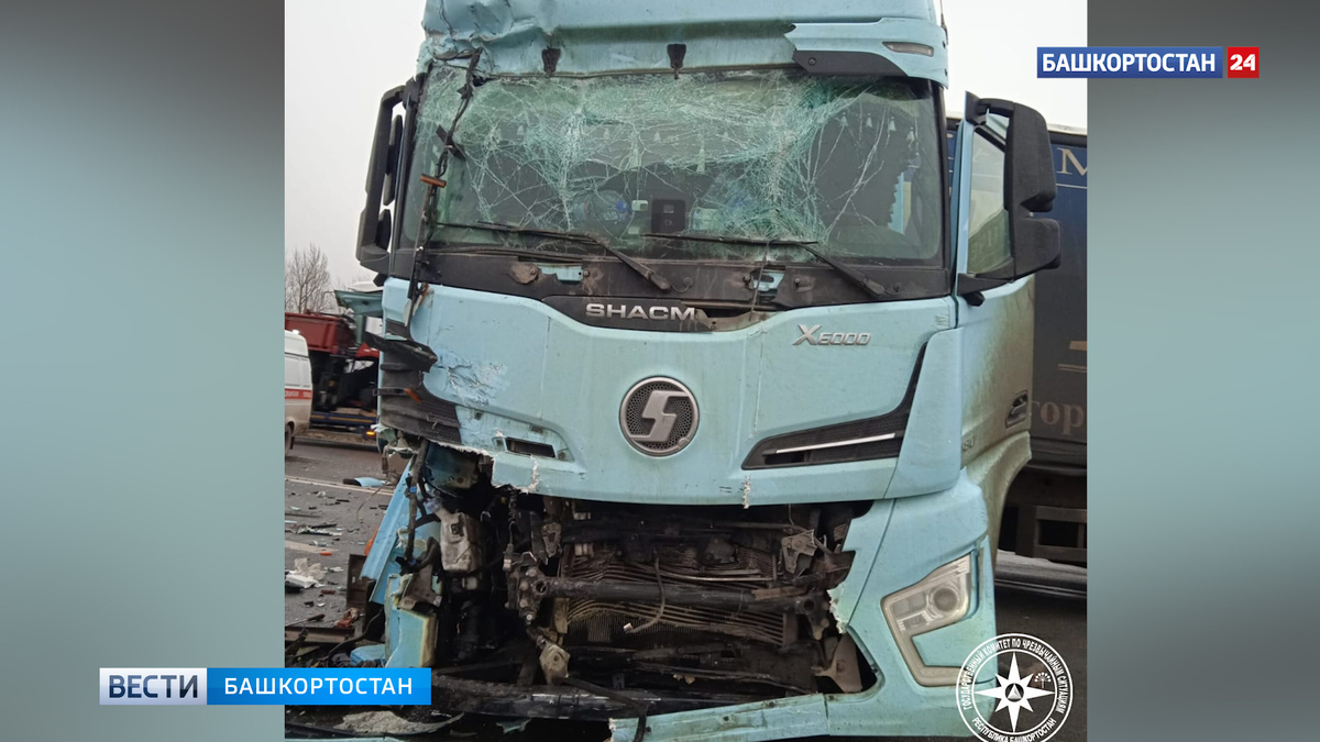    В Башкортостане на трассе М5 произошло ДТП с участием пяти автомобилей