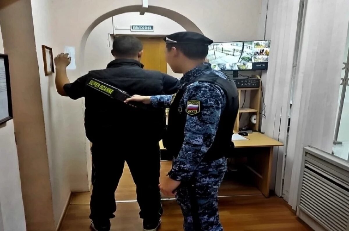    Астраханец пытался пронести газовый баллончик в здание суда