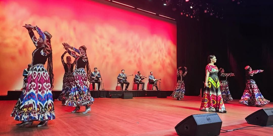 Не могу поверить, что увидела вживую свою любимую певицу всех времен 😭 Я ее поклонница с 2008 года (ранджида нигорам омад