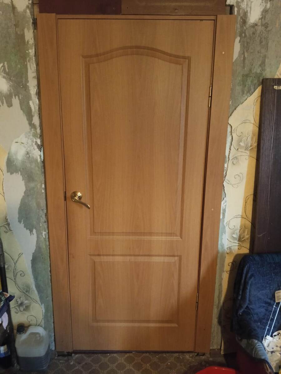 Двери ставлю сам. Тут все самому надо уметь делать