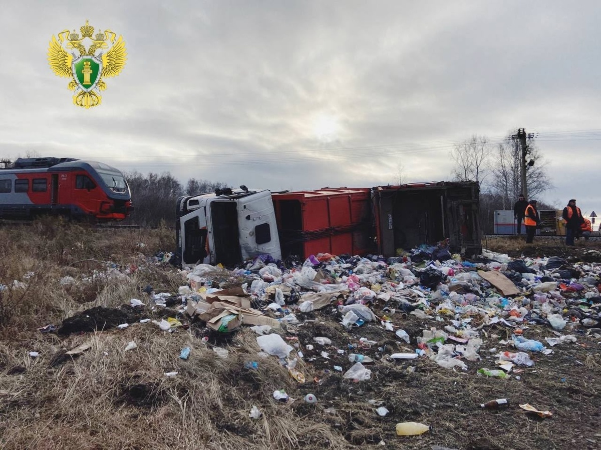 На месте аварии работали сотруднки правоохранительных орагнов