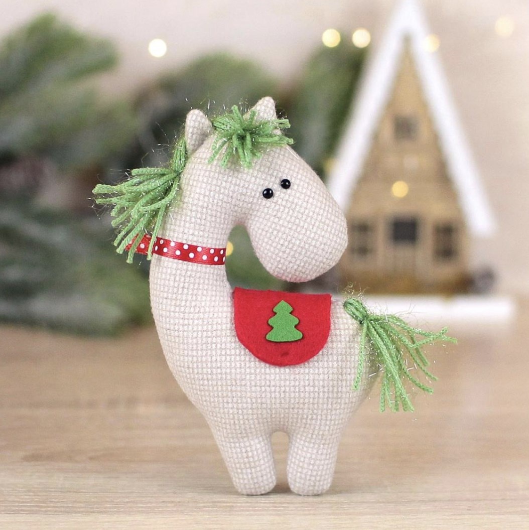Новогодняя игрушка ручной работы «Лошадь»