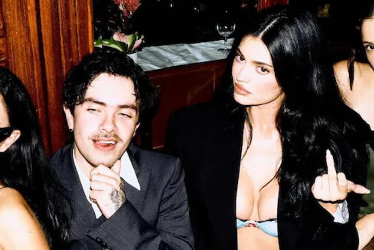    Кайли Дженнер с "двойником" Тимоти Социлаьные сети