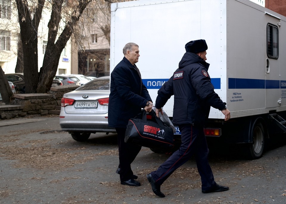  Александра Махонина привезли в зал суда с вещами Дарья МАКСИМОВА