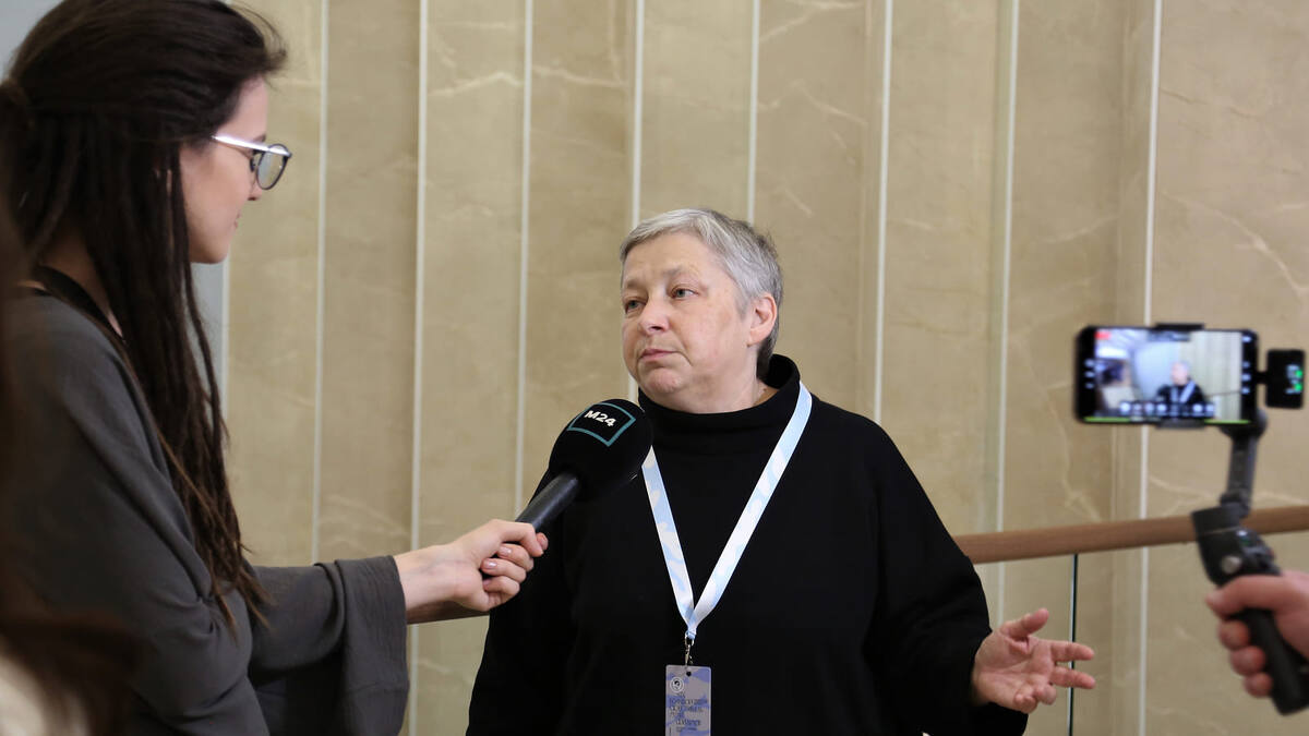     Дина на открытии фестиваля