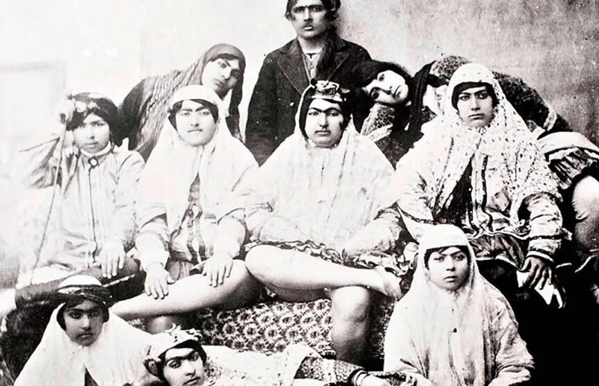 Фото из интернета. Реальное фото с наложницами гарема. 