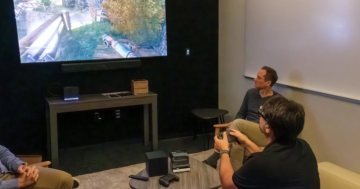 Dying Light: The Beast на большом ТВ через маленькую коробочку. Фото: Jeff Carlson/CNET