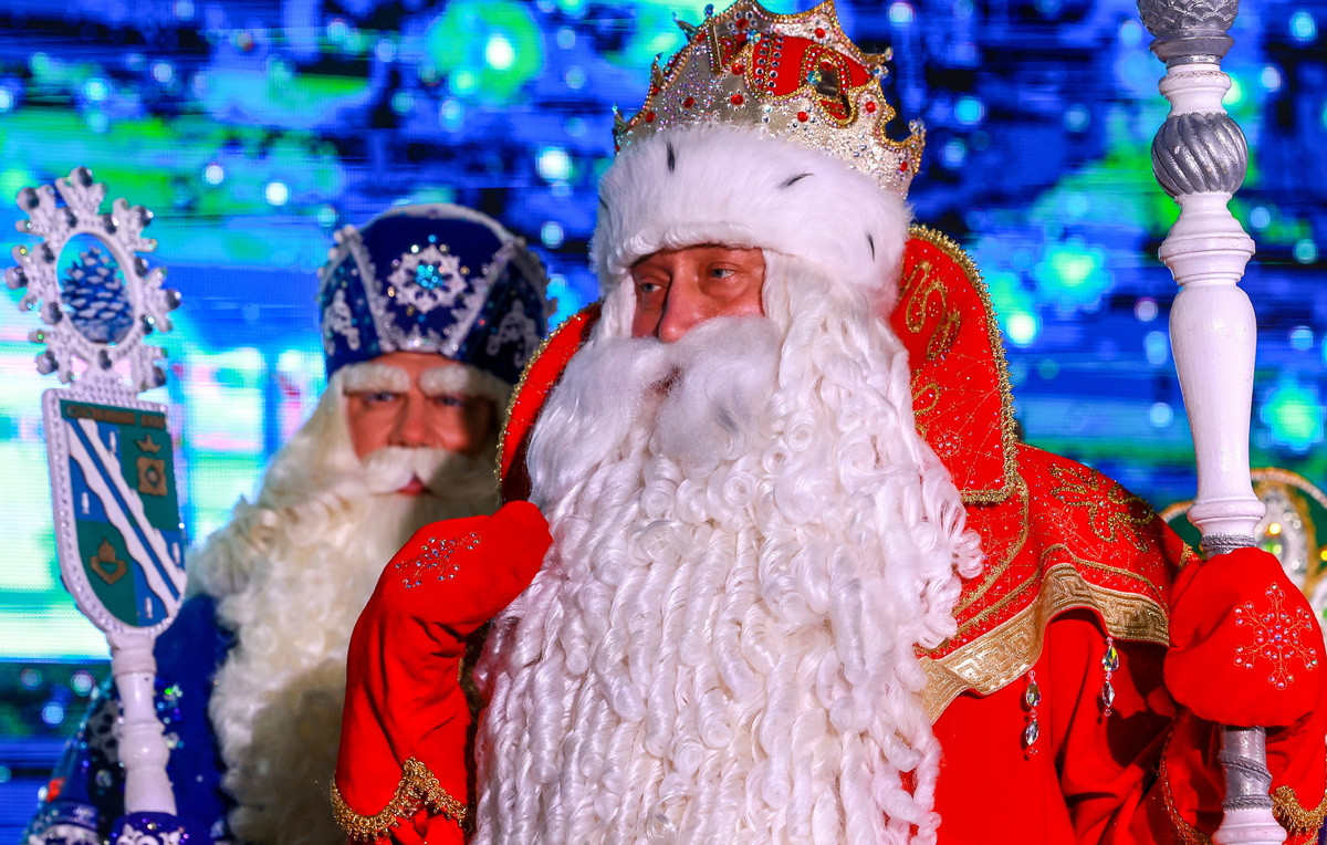    Дед Мороз (справа)  Владимир Смирнов/ТАСС