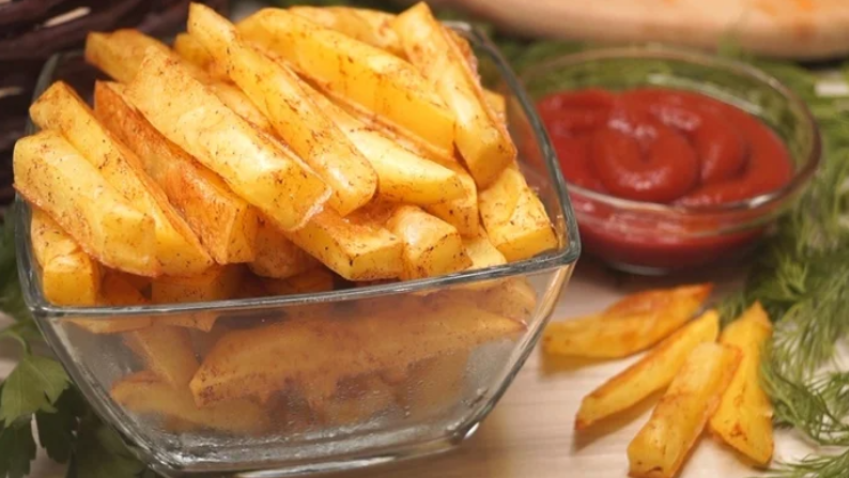 Пока все жарят, я включаю духовку. И мой фри в 100 раз лучше, к тому же без единой капли масла. Хрустит, а не жареная.