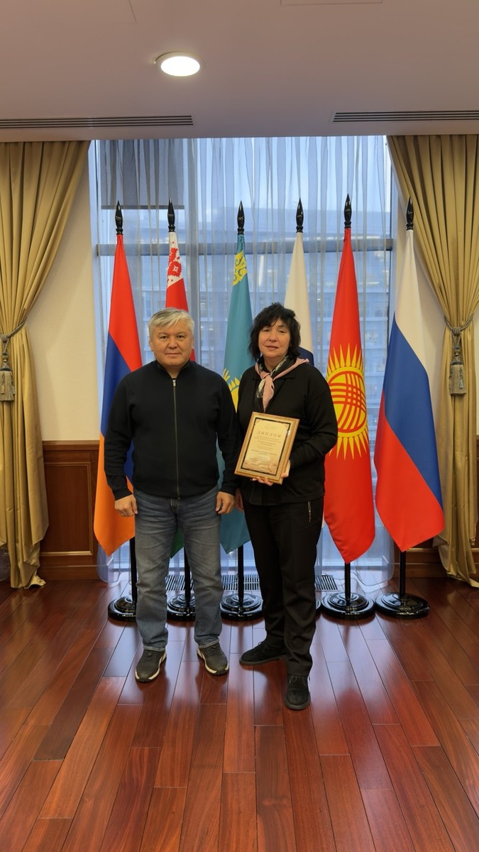 Монография "Евразийская энергетическая политика" издательства ИНК, написанная международным коллективом евразийских ученых под общей редакцией д.э.н., проф. АРЗЫБЕКА ОРОЗБЕКОВИЧА КОЖОШЕВА, признана лучшей экономической книгой года по версии Вольного экономического общества России.