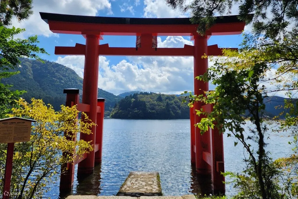 Плавучие ворота Торри в храме Хаконэ