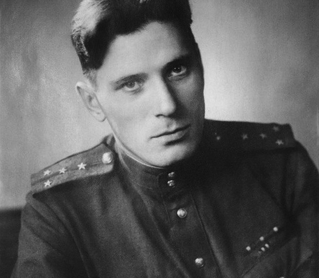 От попадания немецкого осколка в сердце его спас томик Пушкина. Удивительная история капитана Андрея Тимофеева