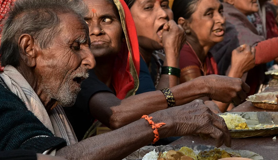 Почему индусы едят руками, не пользуются туалетной бумагой и считают это правильным