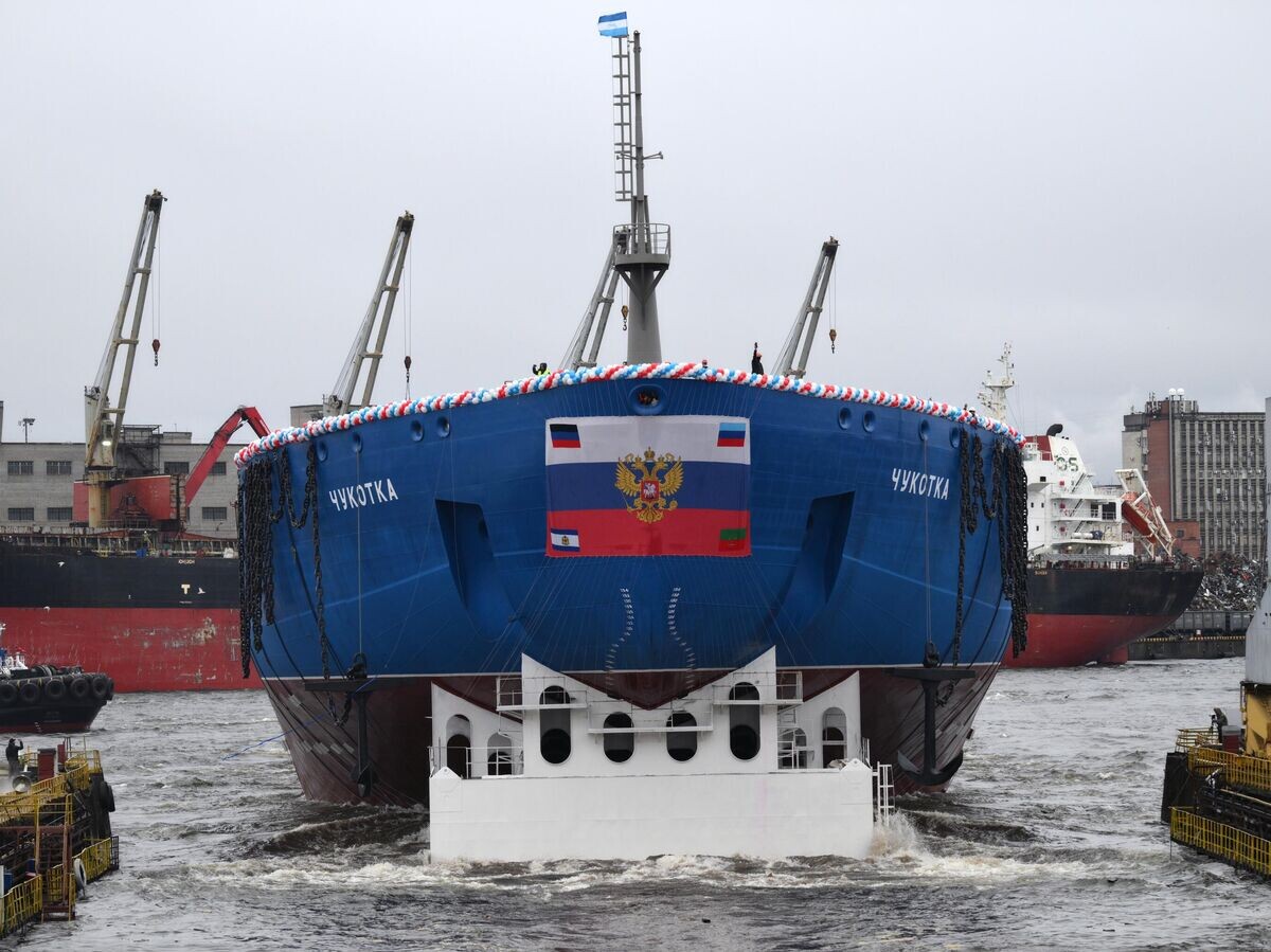    Корпус атомного ледокола "Чукотка" проекта 22220 во время спуска на воду на Балтийском заводе Объединенной судостроительной корпорации в Санкт-Петербурге© РИА Новости / Алексей Даничев