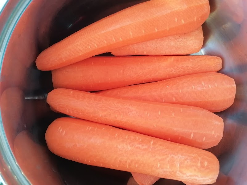 Почистить килограмм моркови легко, если есть овощечистка:) Фото автора