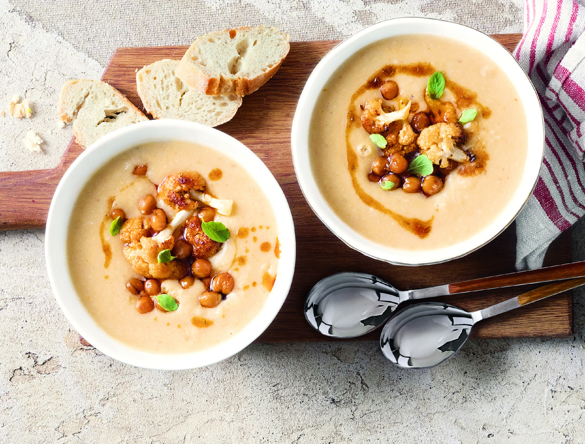 Крем-суп из нута и жареной цветной капусты