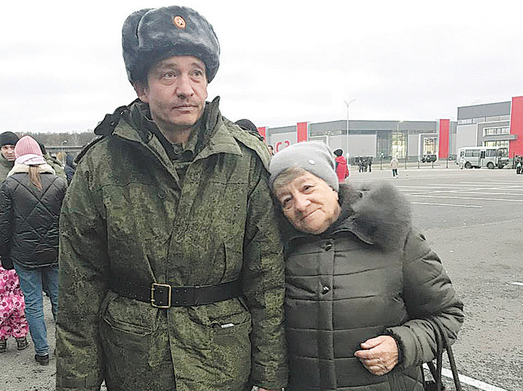     Марат с мамой. / Из личного архива