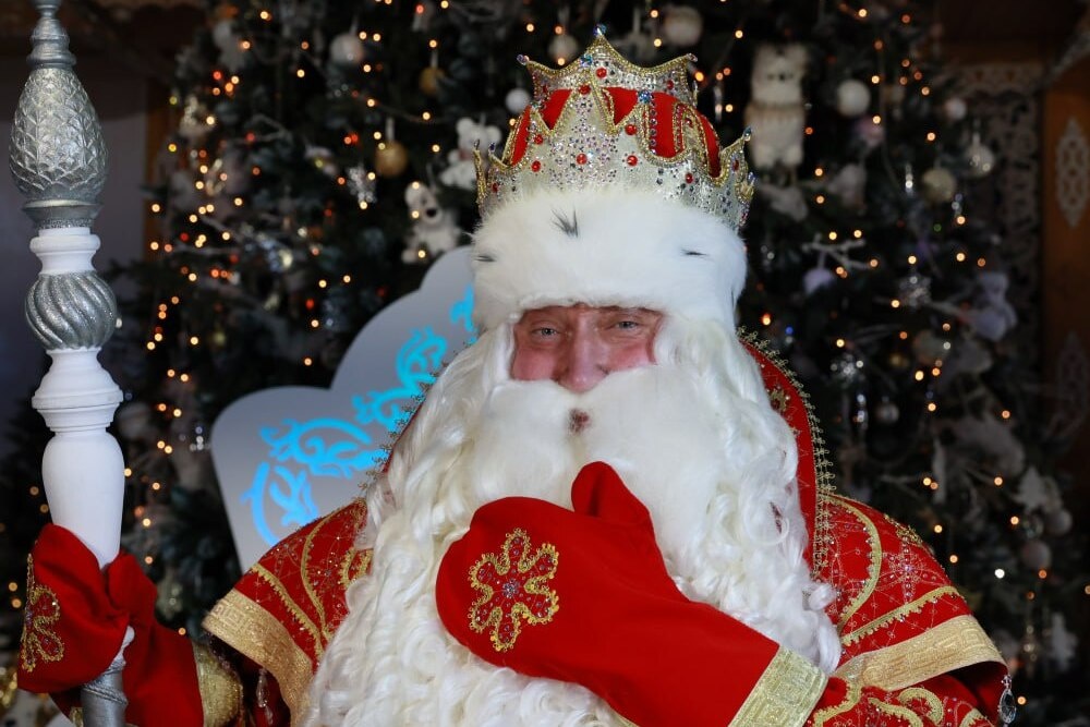    Дед Мороз зажег первую в России новогоднюю елку в Великом Устюге / t.me/russiadm