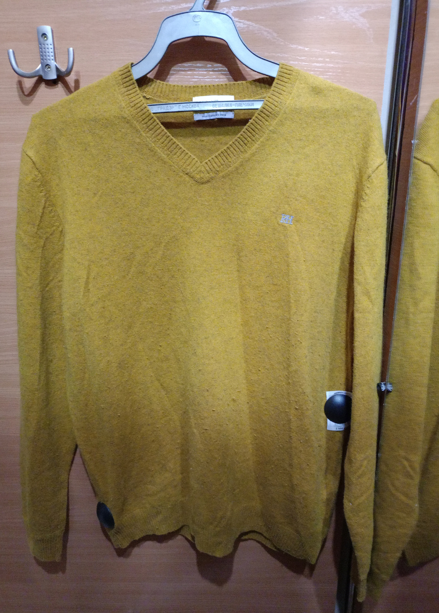 Pedro del Hierro — известный испанский бренд мужской и женской одежды премиум-класса, основанный в 1974 году дизайнером Педро дель Йерро. 