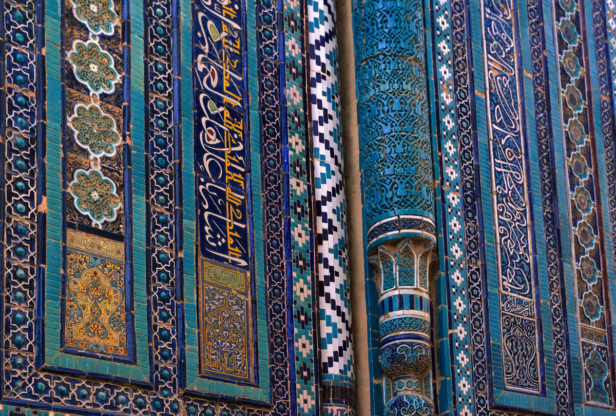 Разнообразный наружный декор в комплексе Шахи-Зинда, Самарканд.