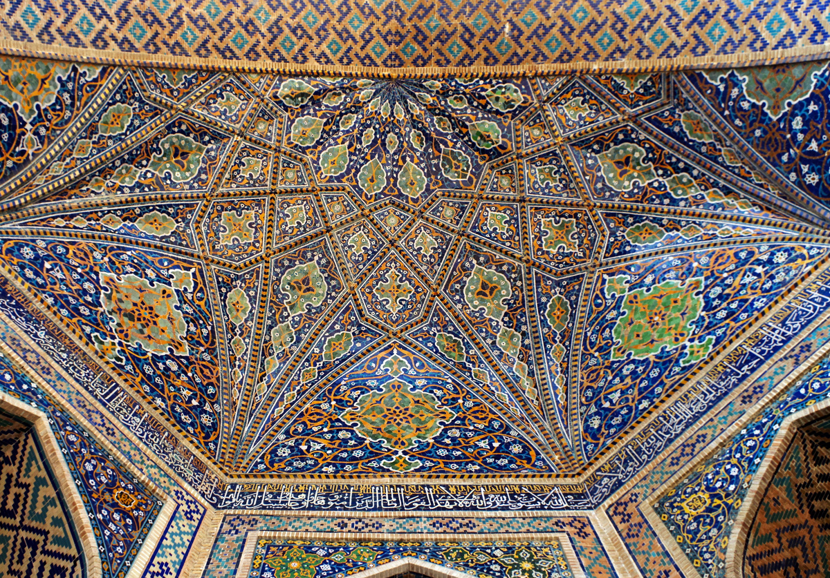 Все три вида орнамента вместе на одном кадре. Регистан, Самарканд.