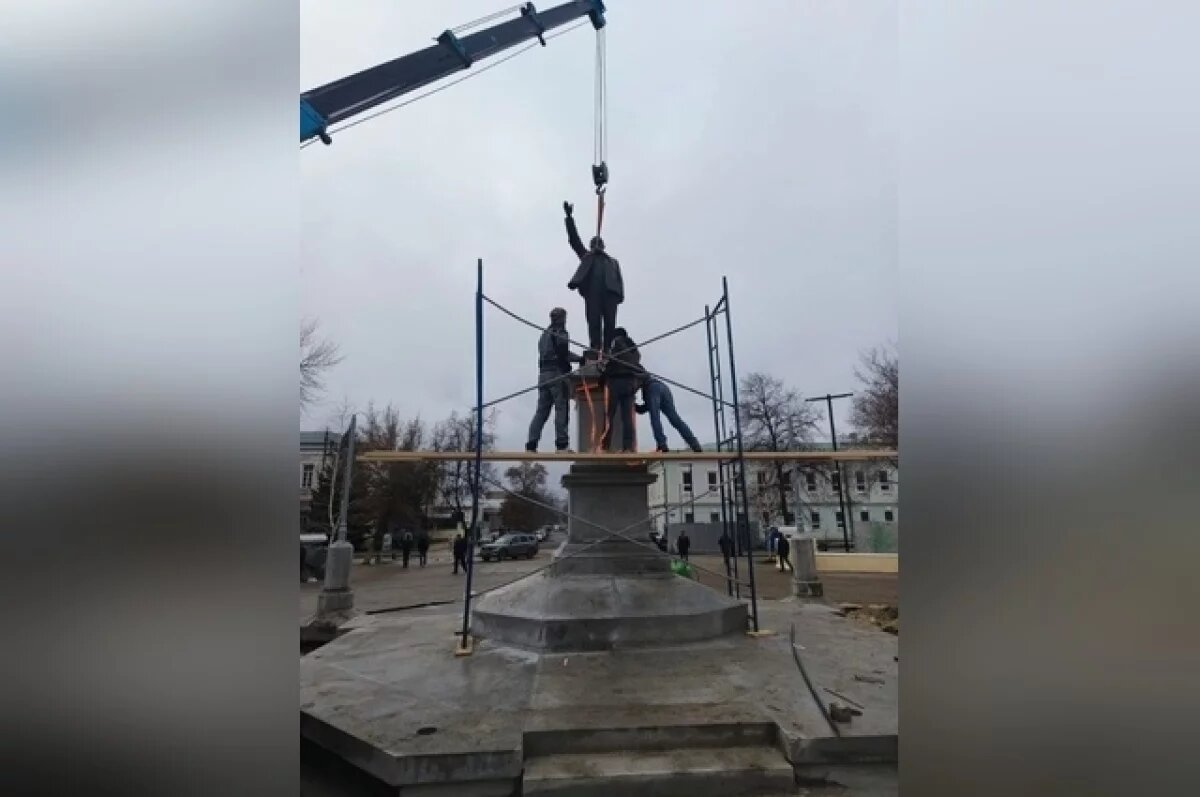    В Оренбурге на место вернули "маленького Ленина"