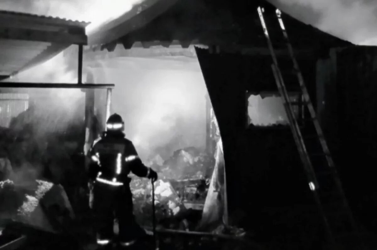    Огонь повредил оборудование, материалы и альпийское сооружение.