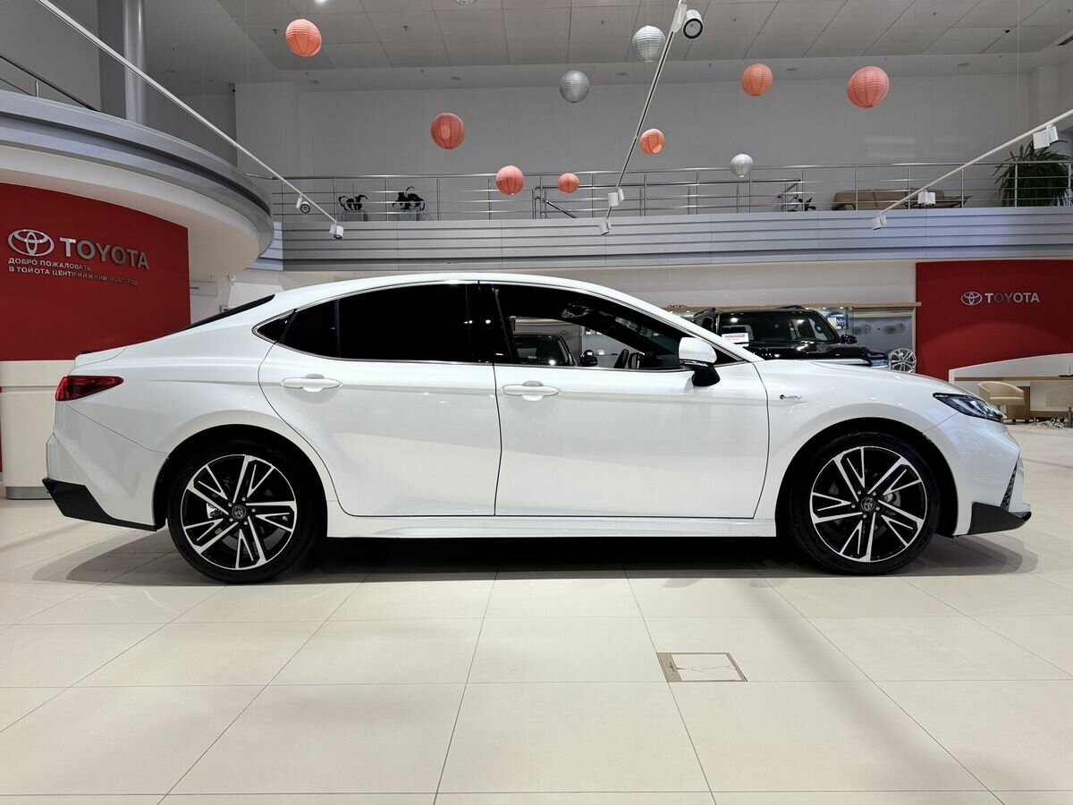 Россияне скупают новые Toyota Camry XV80 несмотря на космический ценник. Источник иллюстрации - auto.ru
