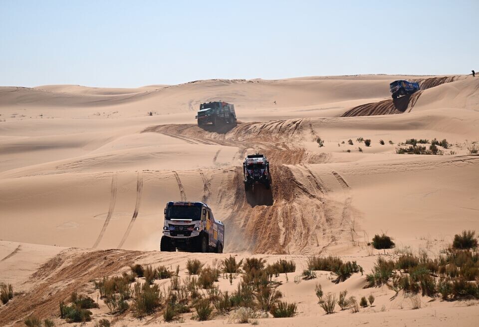    «Выигрывают и зарабатывают деньги». Эдуард Николаев – о «Дакаре» без КАМАЗаКАМАЗ-мастер