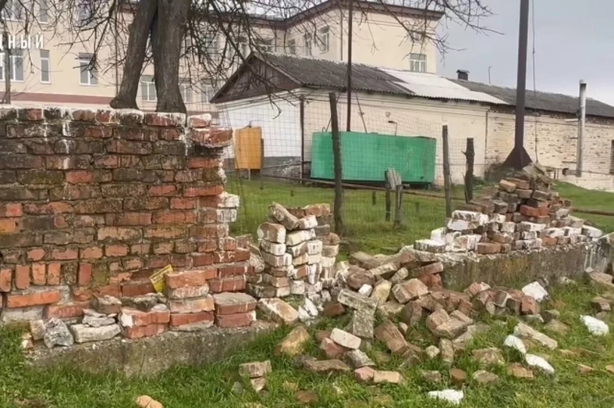    СКР заинтересовался школой №6 с разрушенным забором в Малгобеке