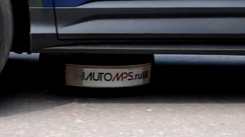 Вот только здесь он зацепил покрышку