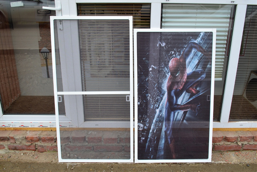 Новые технологии....рисунок на москитной сетке