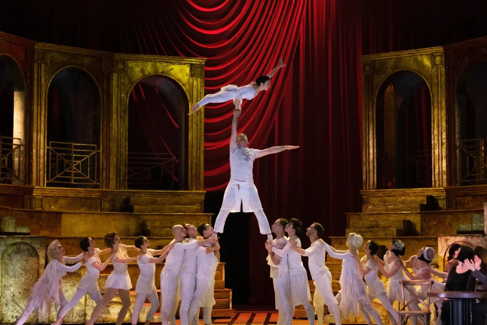 Источник фото:www.kp.ru/afisha/msk/spektakli/myuzikl-princzessa-czirka-v-teatre-myuzikla/
