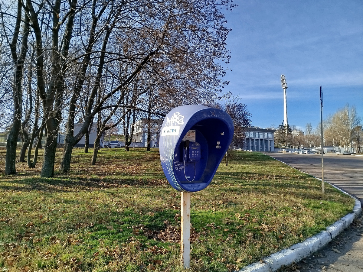 Таксофон возле футбольного стадиона "Локомотив" (РСК Олимпийский).