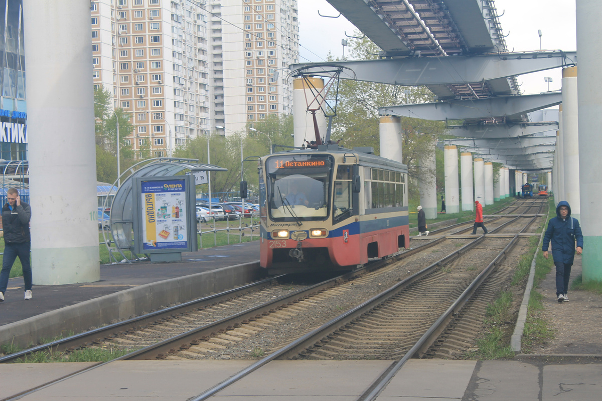 ул. Академика Королева, трамваная линия под эстакадой монорельсовой дороги