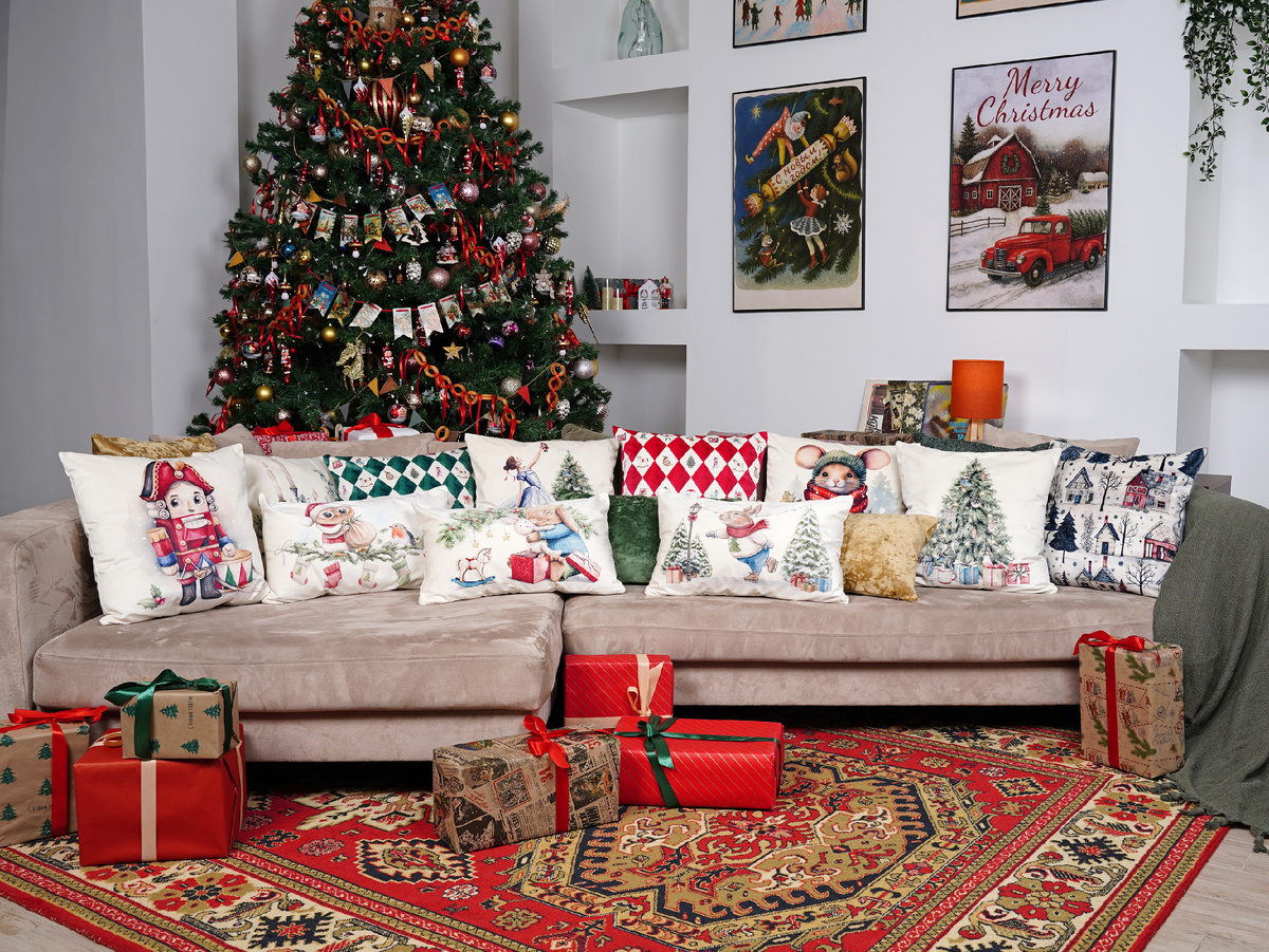 Новый год - это семейный праздник! Это время, когда мы создаем особую теплую атмосферу дома и хотим порадовать красотой своих близких. Наши декоративные наволочки с изображением любимых героев добавят уюта и праздничного настроения дома! Мы создавали нашу коллекцию с большой любовью и желанием порадовать наших покупателей. Наволочки выполнены из мягкого мебельного велюра с нанесением качественной широкоформатной печати. Они будут радовать своей красотой долгие годы. Увидеть всю коллекцию можно по ссылке https://www.wildberries.ru/catalog/263625263/detail.aspx?targetUrl=SN