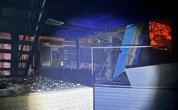 Противник жалуется на плотную ночную работу «Гераней» по объектам в Днепропетровской области. В числе поражённых целей – железнодорожная инфраструктура, в т.ч. локомотивное депо и ремонтный цех, источник Телеграм-канал Военкор Котенок