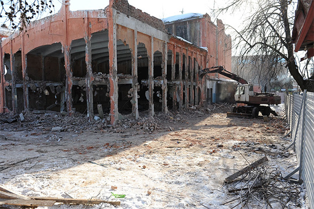    Спустя 100 лет после открытия, зимой 2012 года, здание Летнего театра снесли