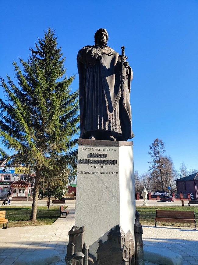Памятник князю Даниилу Московскому в Данилове