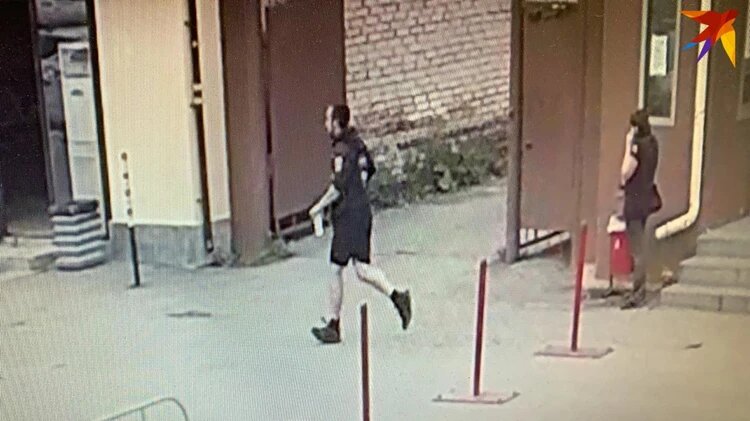 Парень пытался оказать помощь избитому, но тот умер. Фото: СК