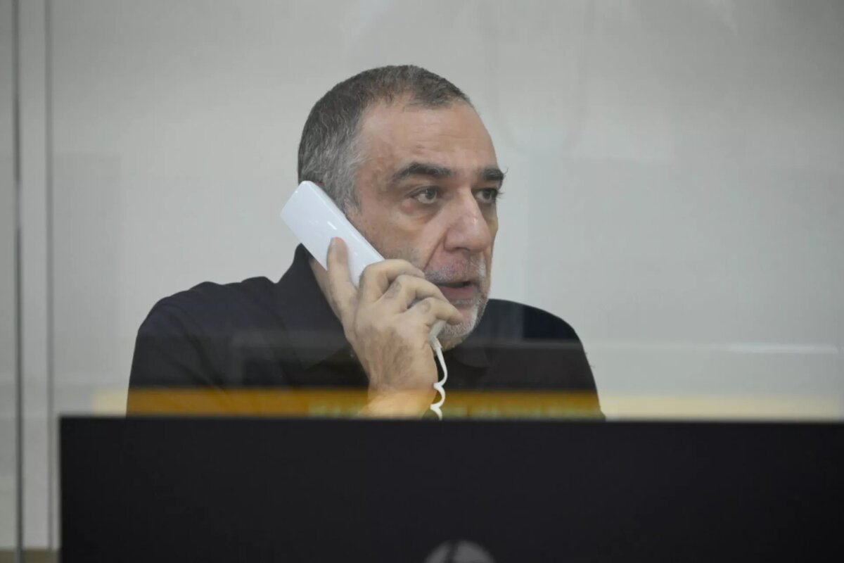 Рубен Варданян во время суда (18 ноября 2025). Баку © Photo