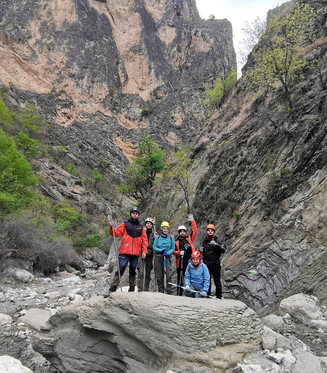 Наша группа на второй день похода в Карадахской теснине 