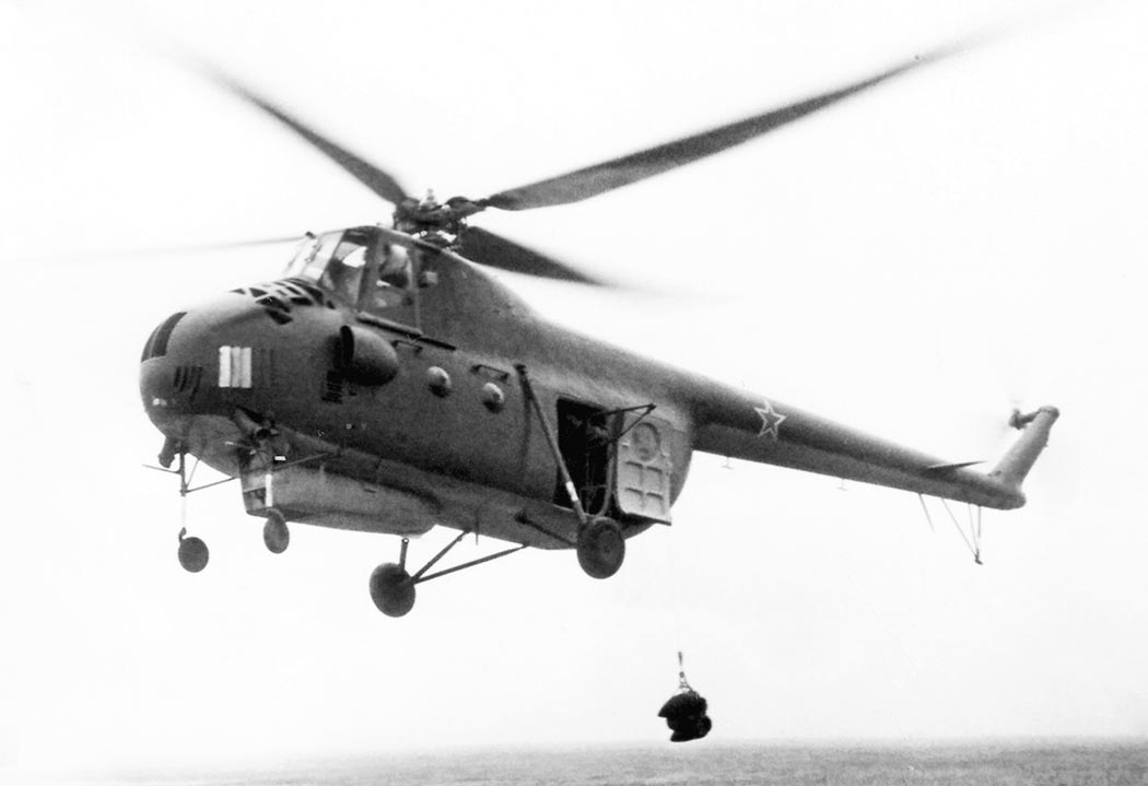 Первый опытный Ми-4 на испытаниях