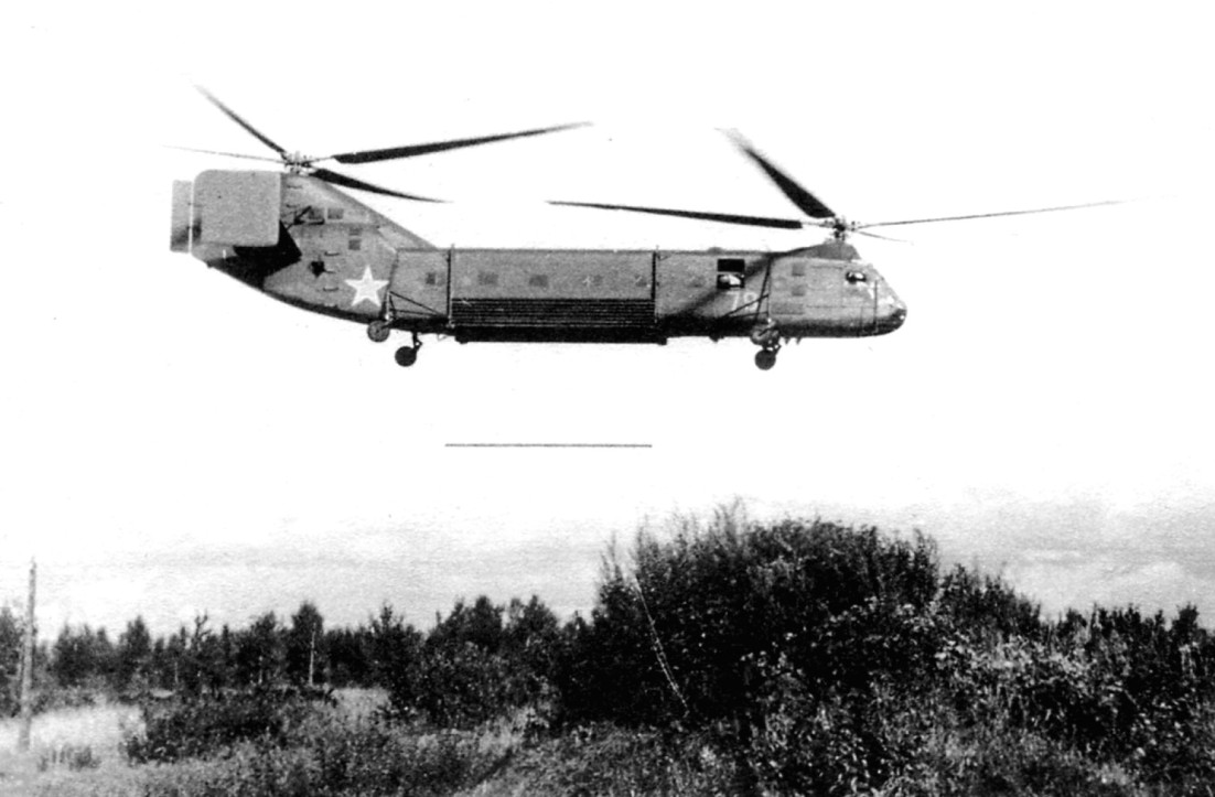 Укладка труб с Як-24, переоборудованного по теме «Нерпа»