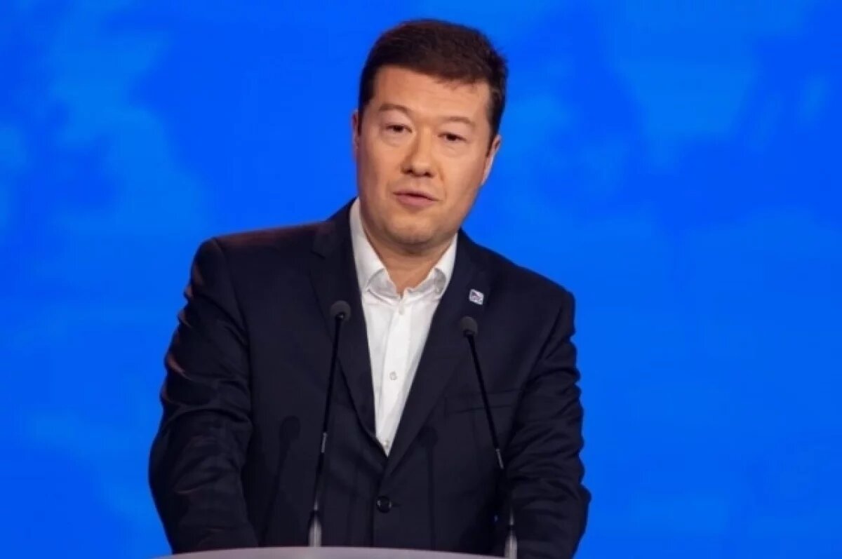    Неизвестные нарисовали у дома спикера парламента Чехии флаги Украины