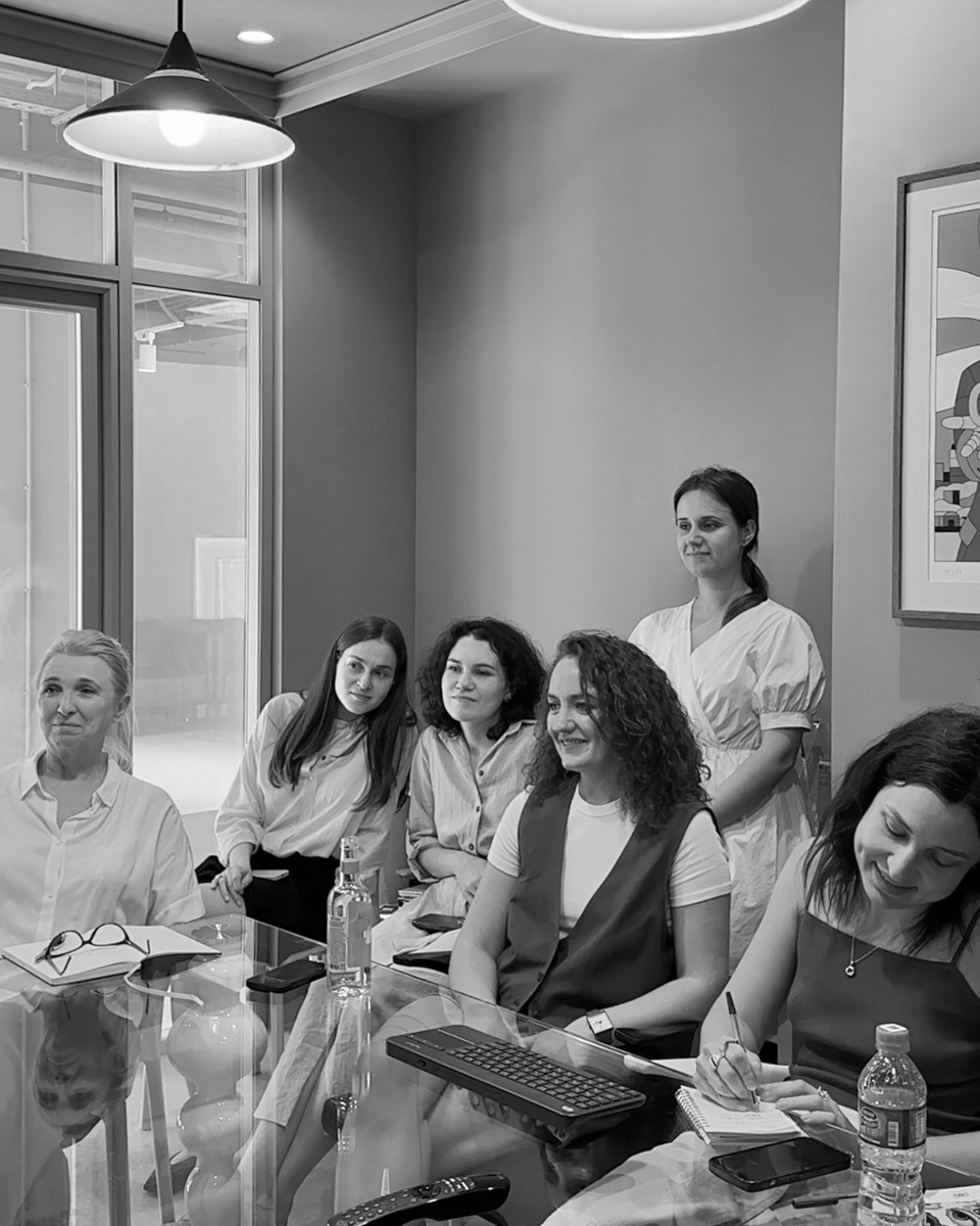 Фото команды общественного и частного отделов: просмотр проекта Культурного центра «Сириус»